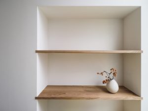 フロア材を使った収納棚