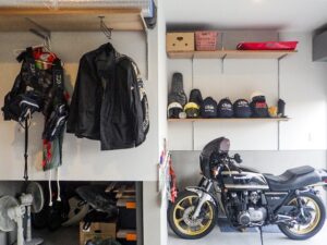 バイクガレージの収納