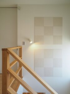 調湿効果のあるエコカラットをアクセントにした廊下