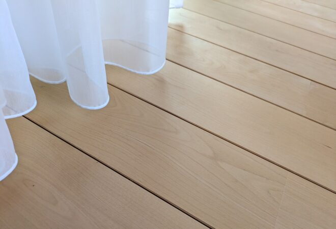長期連休におすすめしたい、無垢床の掃除方法