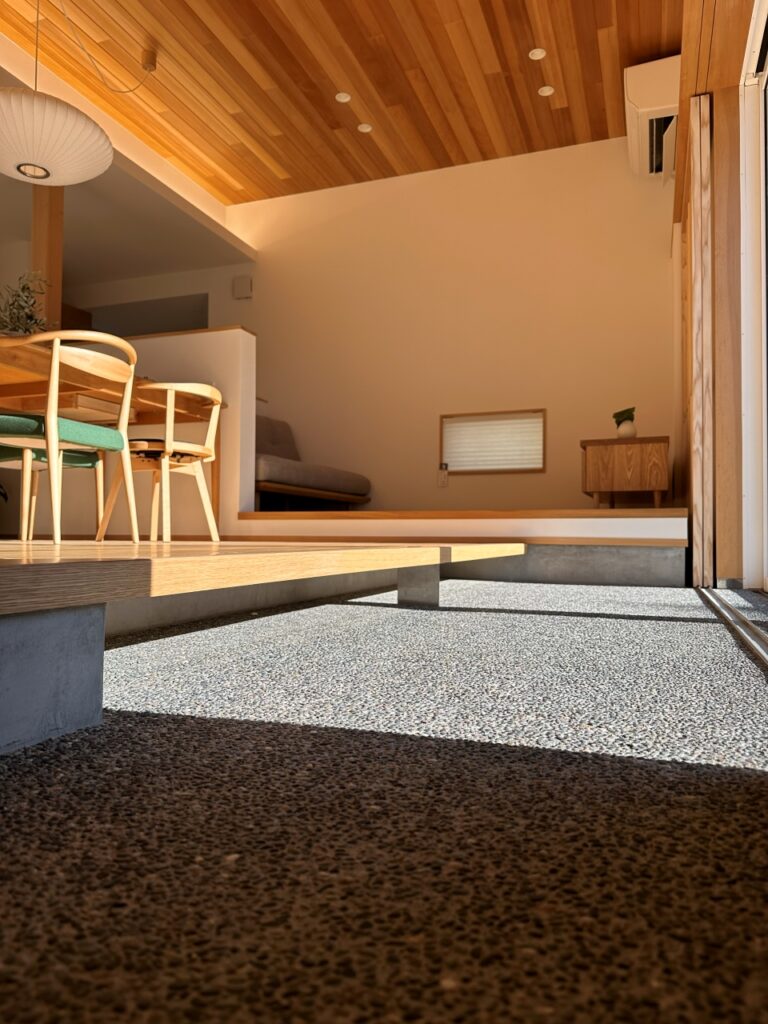 豆砂利の内土間