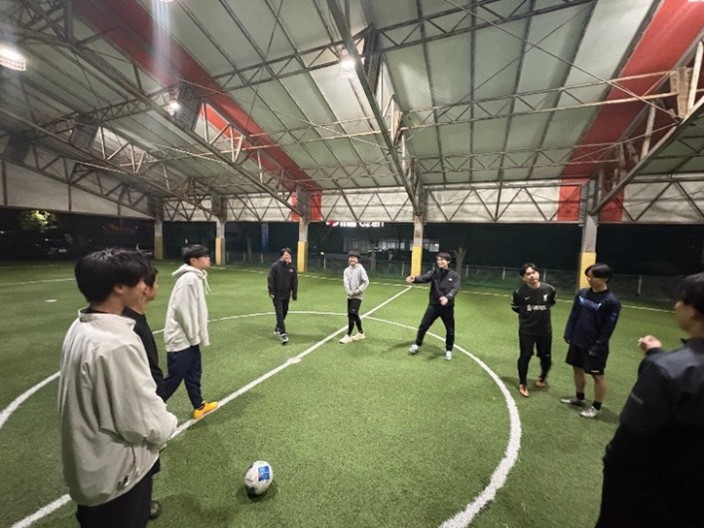 スタッフ交流でフットサルしました！