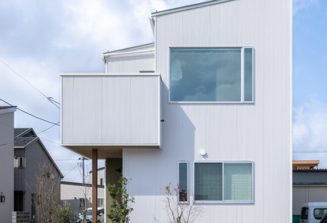 空と田園をきりとる家  Mai Sweet Home