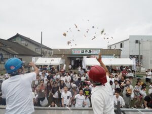 高田建築事務所イベントの餅まき