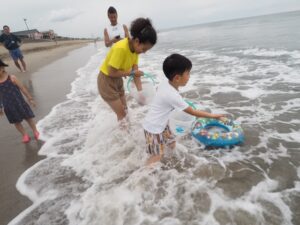 高田建築事務所イベントの稚魚放流