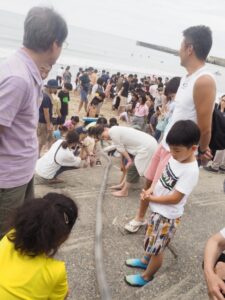 高田建築事務所イベントの稚魚放流