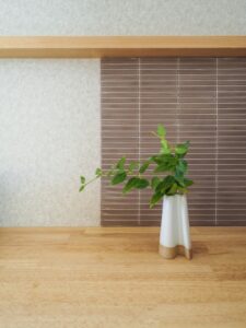 ボーダータイルと和紙の洗面所