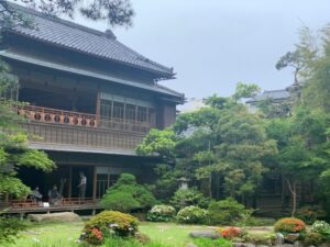 お庭は雨でもよく似合う