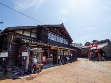 越のむらさきさんのある旧三国街道