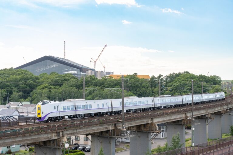 北広島市役所の屋上展望室から眺める新球場